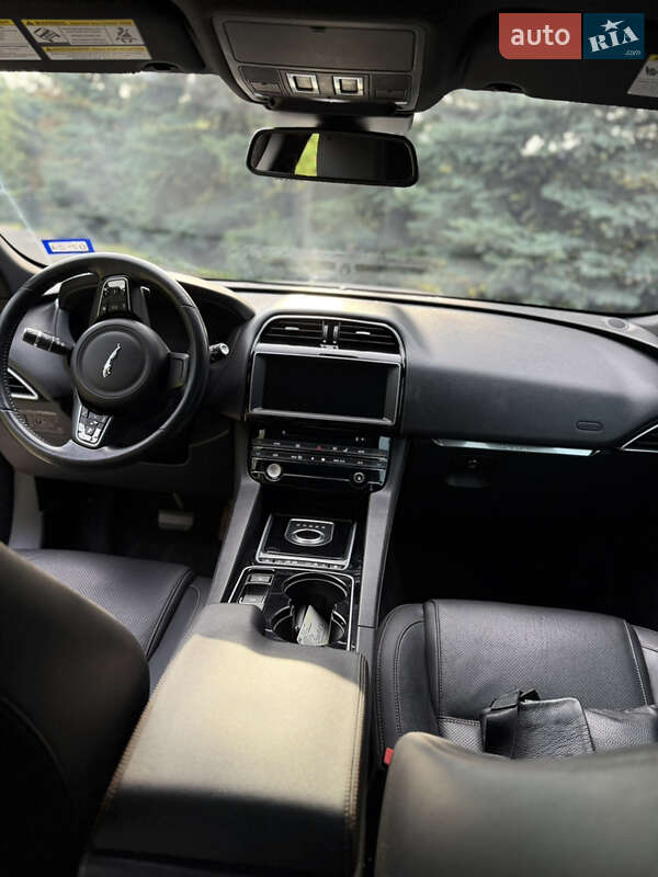 Внедорожник / Кроссовер Jaguar F-Pace 2016 в Тернополе