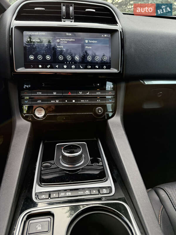 Внедорожник / Кроссовер Jaguar F-Pace 2016 в Тернополе