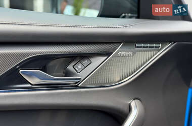 Внедорожник / Кроссовер Jaguar F-Pace 2021 в 