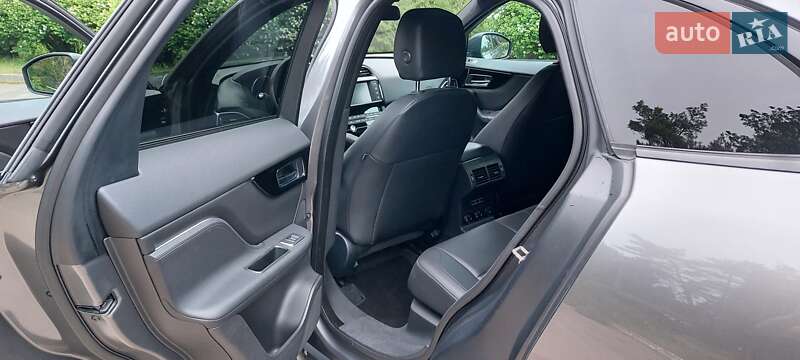 Внедорожник / Кроссовер Jaguar F-Pace 2016 в Киеве