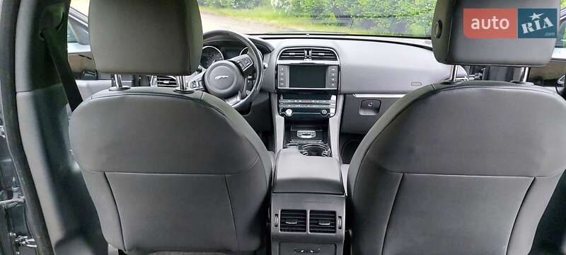 Внедорожник / Кроссовер Jaguar F-Pace 2016 в Киеве