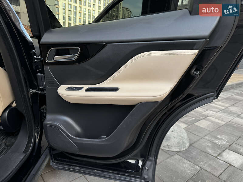 Внедорожник / Кроссовер Jaguar F-Pace 2017 в Киеве