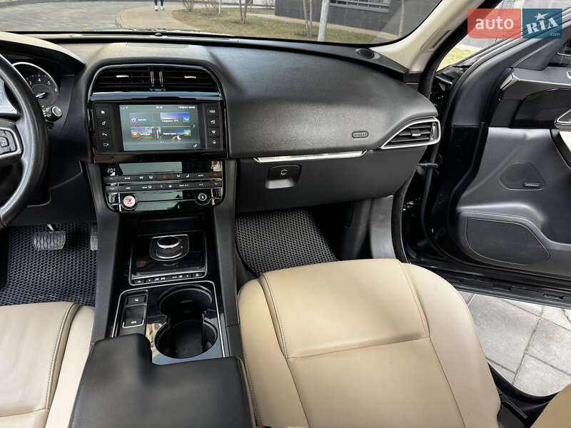 Внедорожник / Кроссовер Jaguar F-Pace 2017 в Киеве