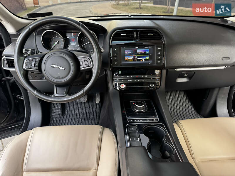 Внедорожник / Кроссовер Jaguar F-Pace 2017 в Киеве