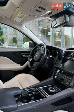 Внедорожник / Кроссовер Jaguar F-Pace 2016 в 