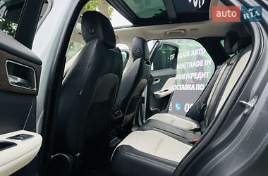 Внедорожник / Кроссовер Jaguar F-Pace 2017 в 