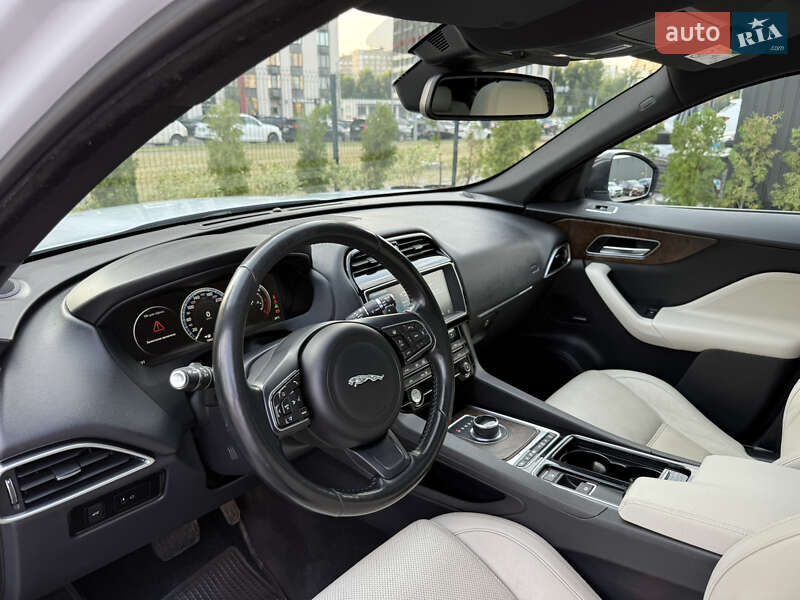 Внедорожник / Кроссовер Jaguar F-Pace 2016 в Киеве