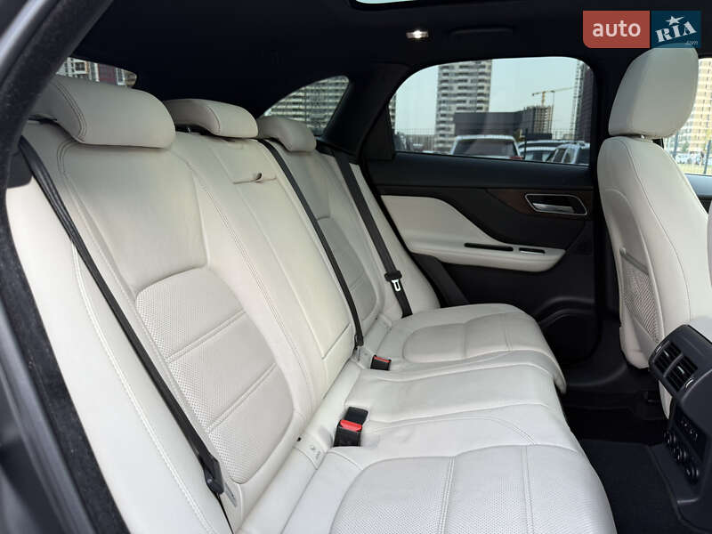 Внедорожник / Кроссовер Jaguar F-Pace 2016 в Киеве
