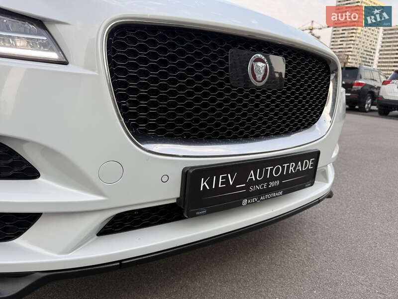 Внедорожник / Кроссовер Jaguar F-Pace 2016 в Киеве