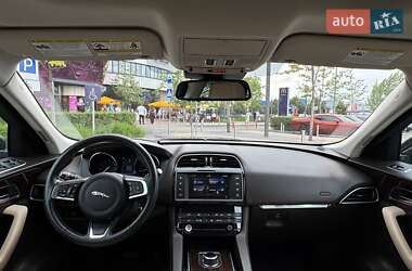 Внедорожник / Кроссовер Jaguar F-Pace 2017 в 