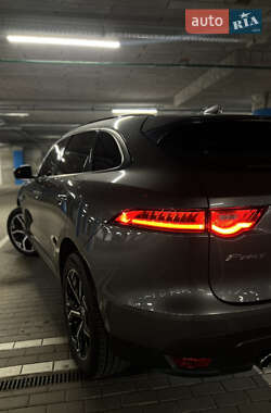 Позашляховик / Кросовер Jaguar F-Pace 2016 в 