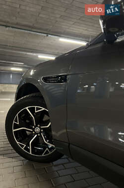 Позашляховик / Кросовер Jaguar F-Pace 2016 в 