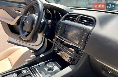 Внедорожник / Кроссовер Jaguar F-Pace 2018 в 