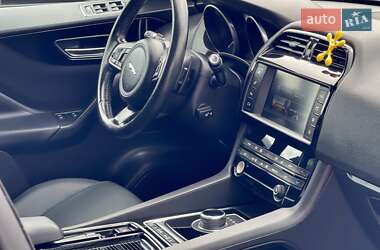 Внедорожник / Кроссовер Jaguar F-Pace 2018 в 