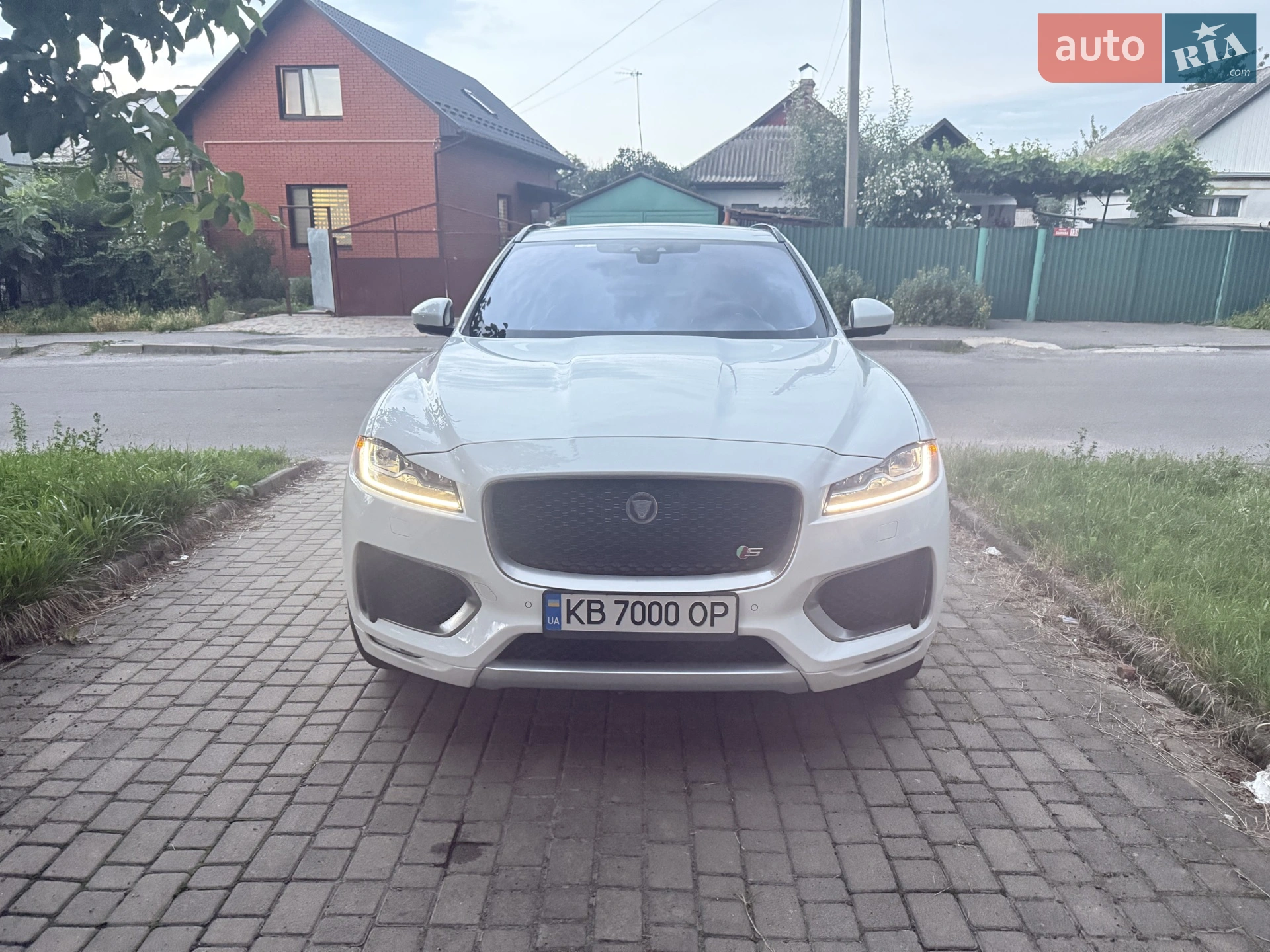 2017 Jaguar F-Pace - мініатюра 2