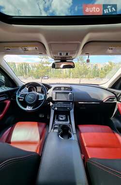 Позашляховик / Кросовер Jaguar F-Pace 2016 в 