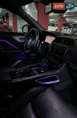 Внедорожник / Кроссовер Jaguar F-Pace 2016 в 