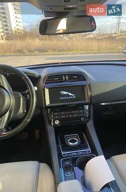 Внедорожник / Кроссовер Jaguar F-Pace 2016 в Тернополе