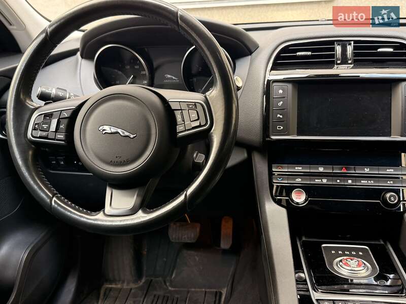 Внедорожник / Кроссовер Jaguar F-Pace 2016 в Киеве