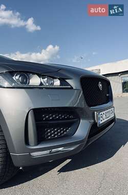 Позашляховик / Кросовер Jaguar F-Pace 2017 в 