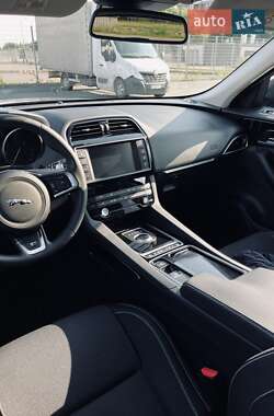 Позашляховик / Кросовер Jaguar F-Pace 2017 в 