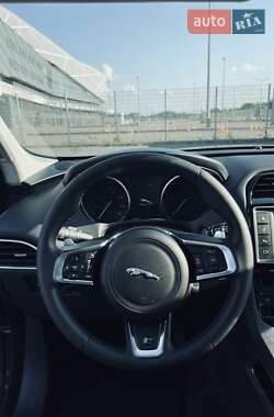 Позашляховик / Кросовер Jaguar F-Pace 2017 в 