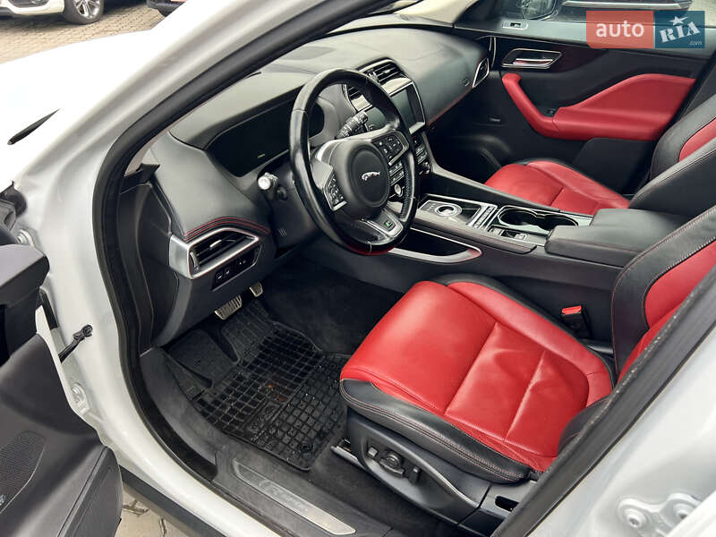 Внедорожник / Кроссовер Jaguar F-Pace 2017 в Нововолынске