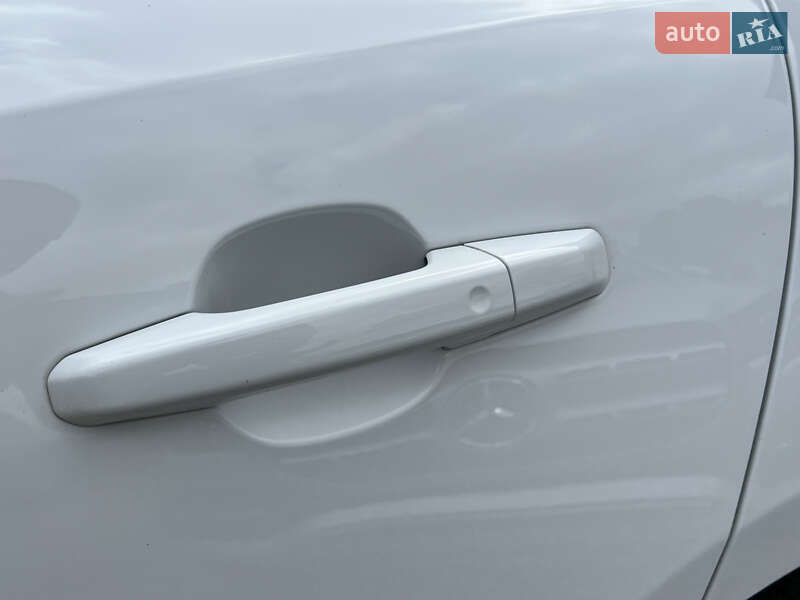 Внедорожник / Кроссовер Jaguar F-Pace 2017 в Нововолынске