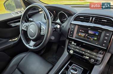 Внедорожник / Кроссовер Jaguar F-Pace 2017 в 