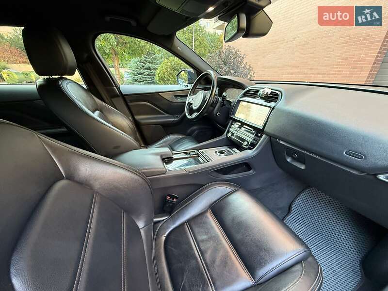 Внедорожник / Кроссовер Jaguar F-Pace 2016 в Запорожье