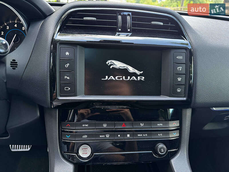 Внедорожник / Кроссовер Jaguar F-Pace 2016 в Киеве
