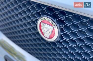 Внедорожник / Кроссовер Jaguar F-Pace 2017 в 