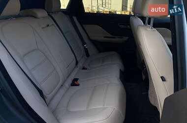 Внедорожник / Кроссовер Jaguar F-Pace 2017 в 
