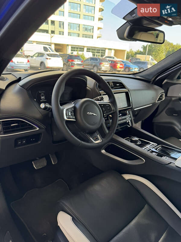 Позашляховик / Кросовер Jaguar F-Pace 2018 в Дніпрі