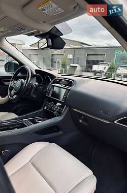 Внедорожник / Кроссовер Jaguar F-Pace 2017 в 