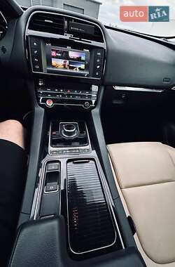 Внедорожник / Кроссовер Jaguar F-Pace 2017 в 
