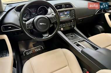 Внедорожник / Кроссовер Jaguar F-Pace 2018 в 