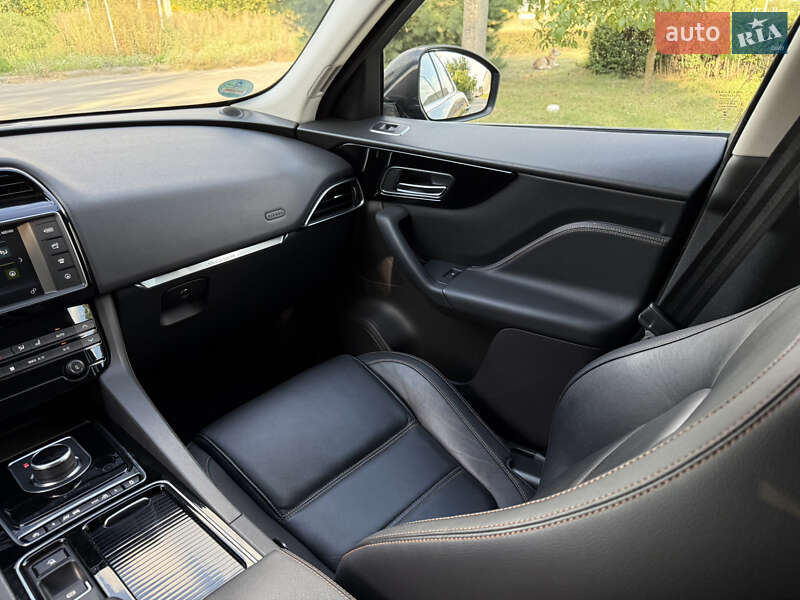 Позашляховик / Кросовер Jaguar F-Pace 2017 в Луцьку