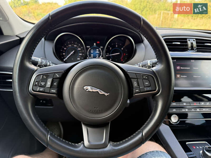Позашляховик / Кросовер Jaguar F-Pace 2017 в Луцьку