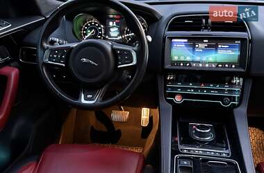 Внедорожник / Кроссовер Jaguar F-Pace 2018 в 