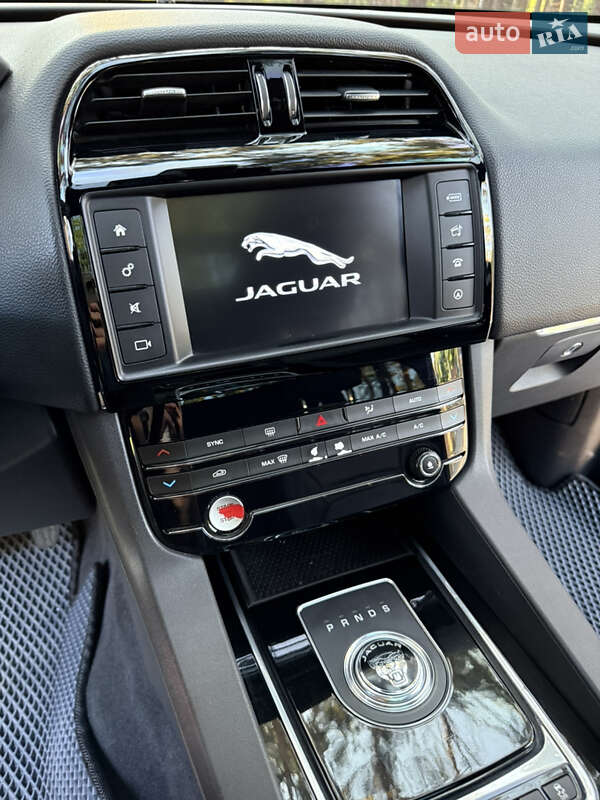 Позашляховик / Кросовер Jaguar F-Pace 2016 в Чернігові