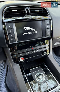 Внедорожник / Кроссовер Jaguar F-Pace 2016 в 