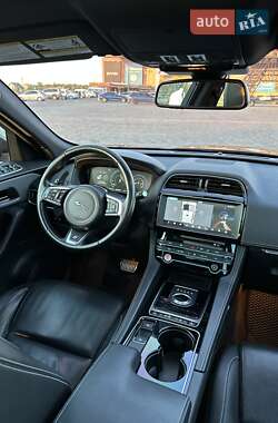 Позашляховик / Кросовер Jaguar F-Pace 2016 в 