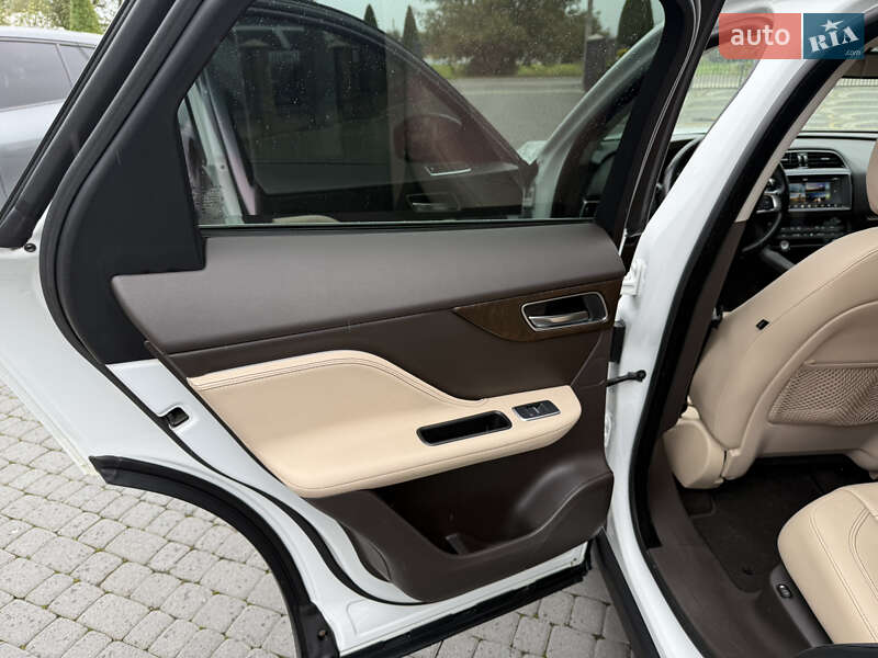 Позашляховик / Кросовер Jaguar F-Pace 2017 в Івано-Франківську