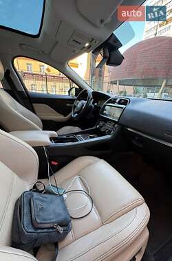 Внедорожник / Кроссовер Jaguar F-Pace 2016 в 