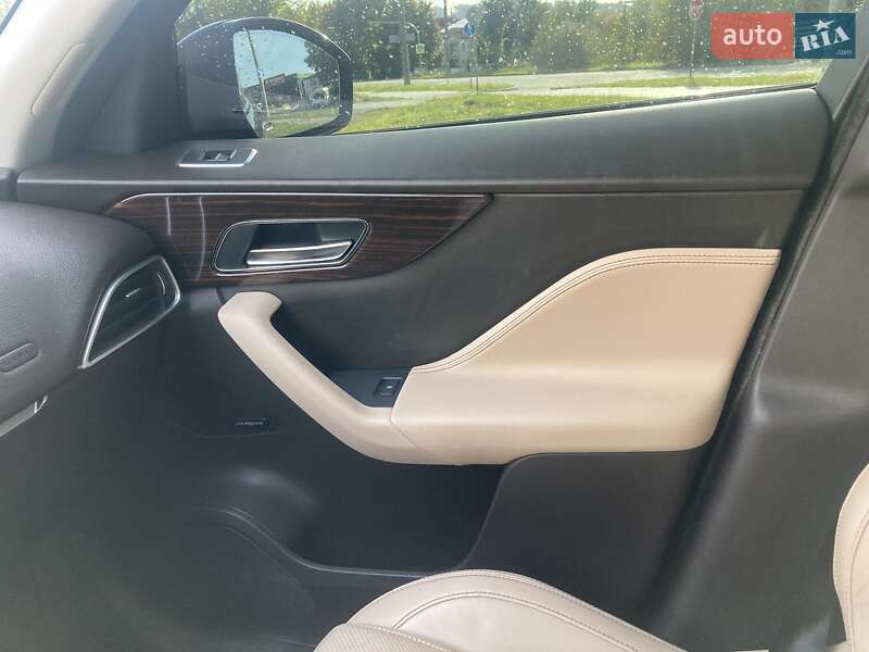 Позашляховик / Кросовер Jaguar F-Pace 2016 в Хмельницькому фото 12 Позашляховик / Кросовер Jaguar F-Pace 2016 в Хмельницькому