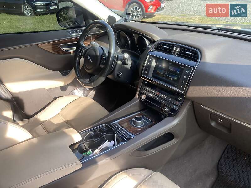 Позашляховик / Кросовер Jaguar F-Pace 2016 в Хмельницькому фото 19 Позашляховик / Кросовер Jaguar F-Pace 2016 в Хмельницькому