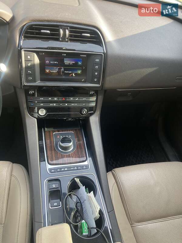 Позашляховик / Кросовер Jaguar F-Pace 2016 в Хмельницькому фото 32 Позашляховик / Кросовер Jaguar F-Pace 2016 в Хмельницькому