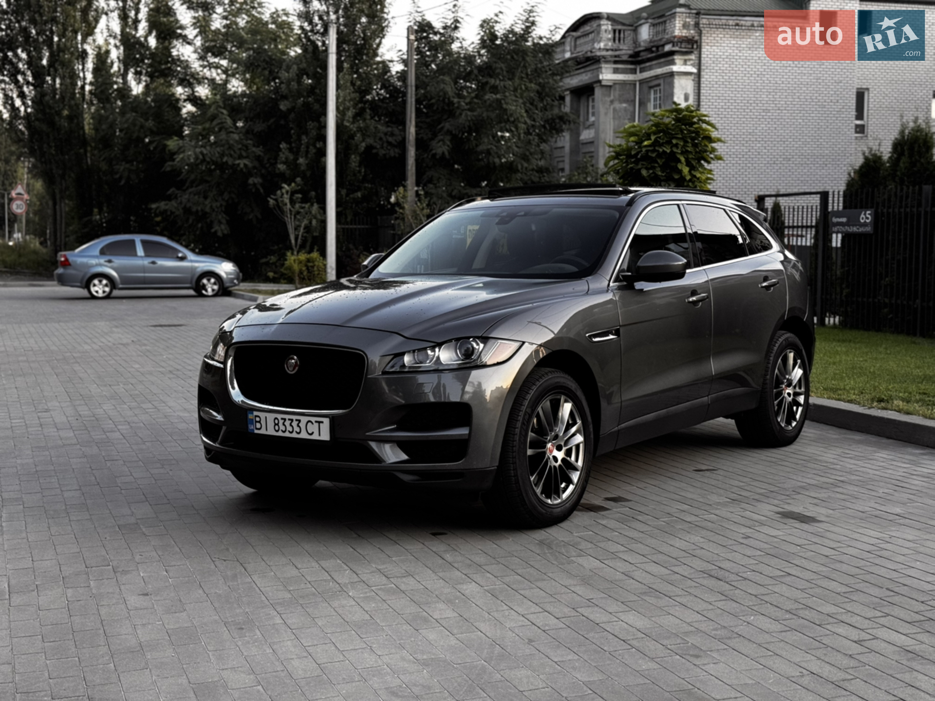 2017 Jaguar F-Pace - мініатюра 3