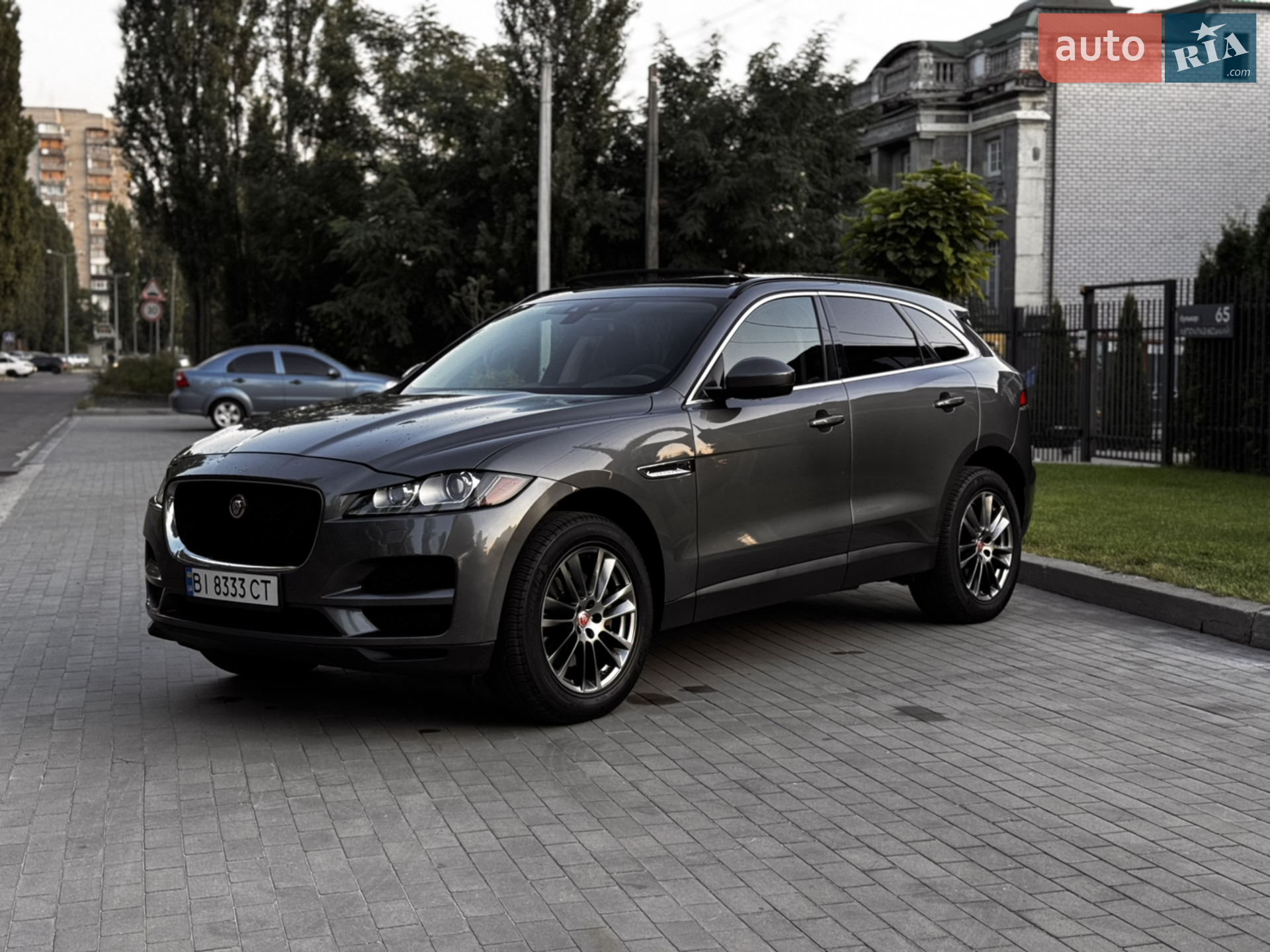 2017 Jaguar F-Pace - мініатюра 4